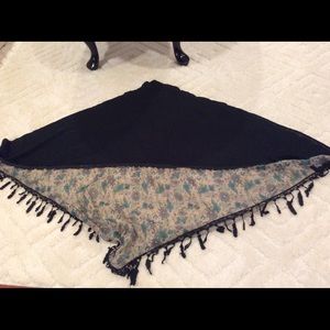 🚨 FREE with purchase black/flower pattern scarf